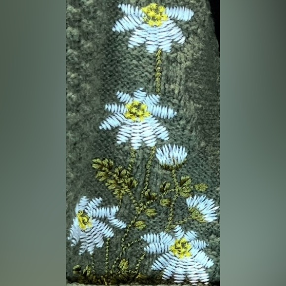 Wildflower Daisy earthy sweater cardigan cable knit button front floral‎ flowers - Picture 7 of 11